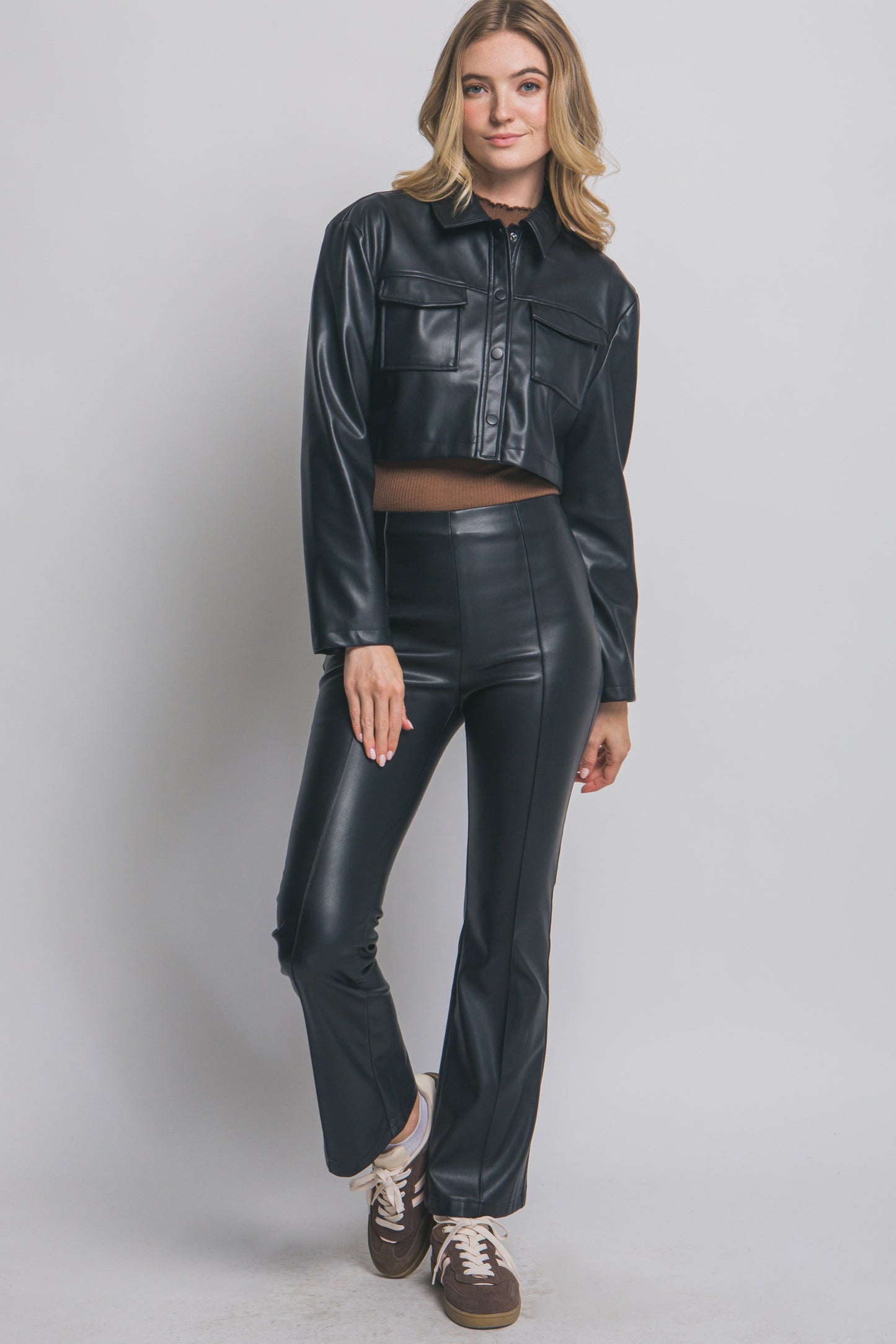 Chamarra Crop de Piel Sintética Negra