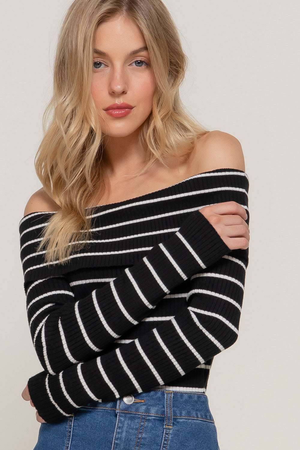 Suéter Off Shoulder Rayas Knit