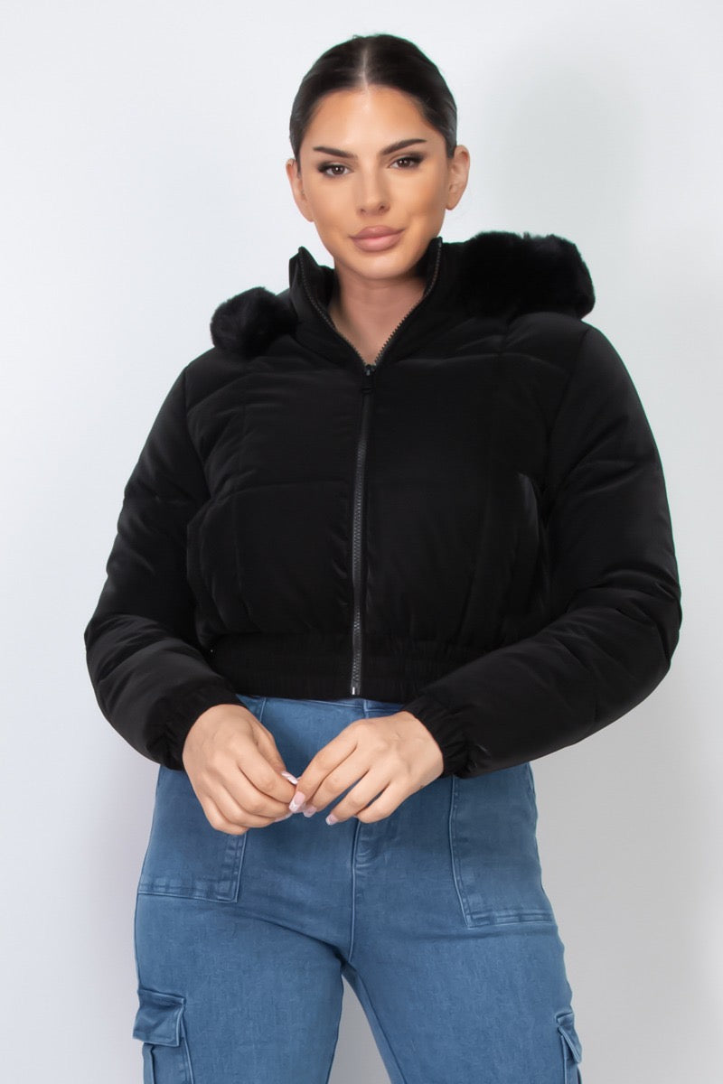 Chamarra Puffer Crop con Gorro de Peluche