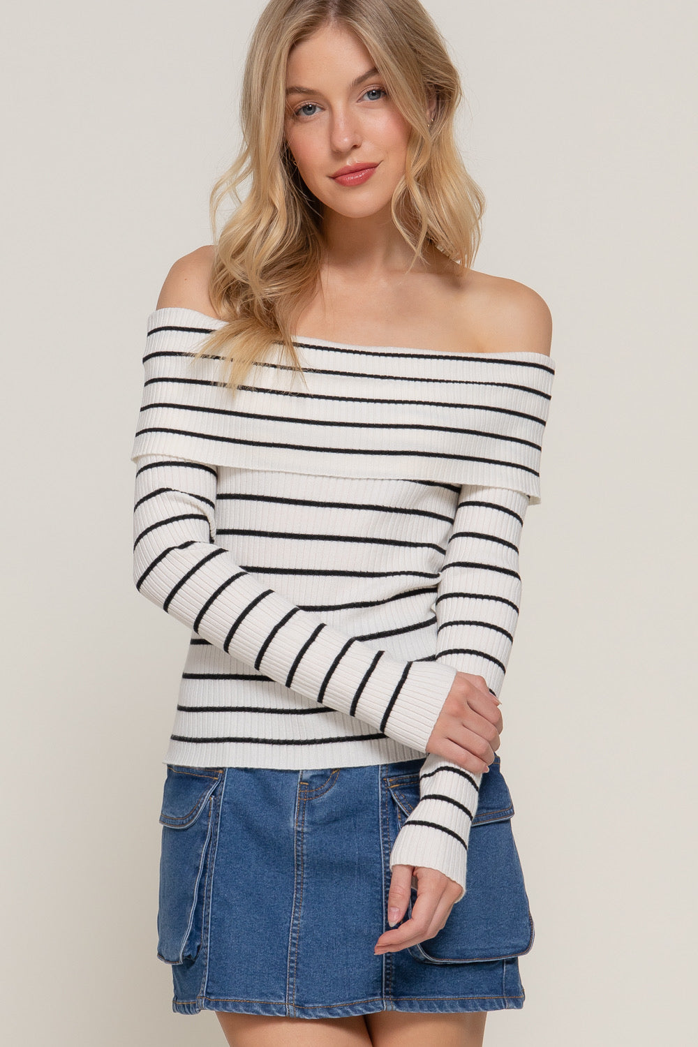 Suéter Off Shoulder Rayas Knit