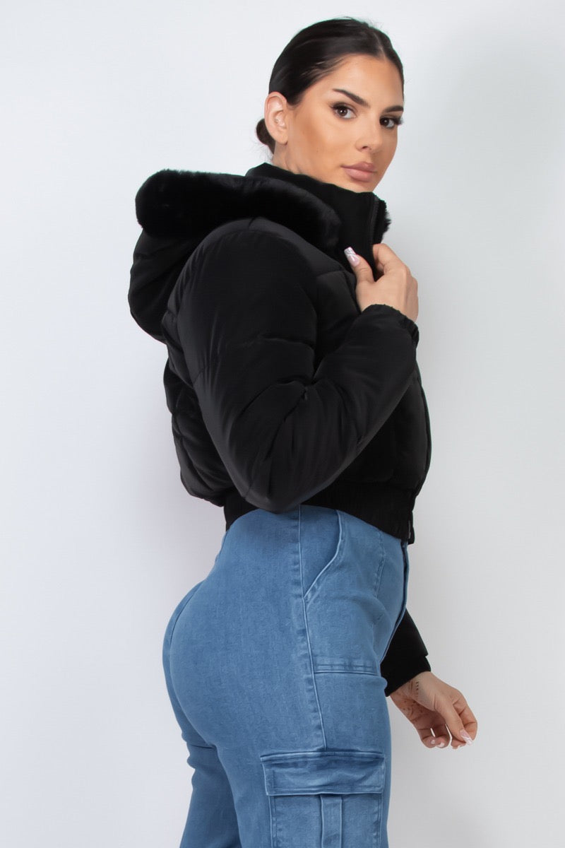 Chamarra Puffer Crop con Gorro de Peluche