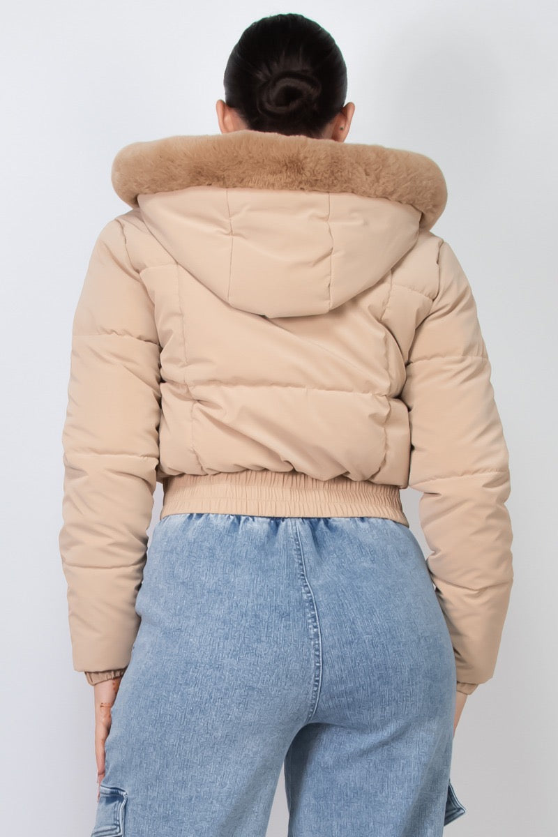 Chamarra Puffer Crop con Gorro de Peluche