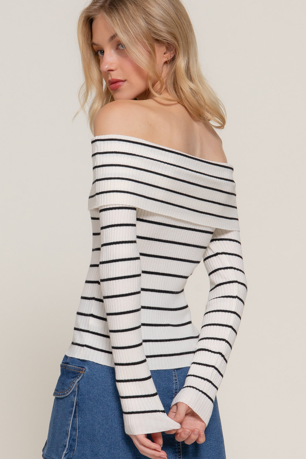 Suéter Off Shoulder Rayas Knit