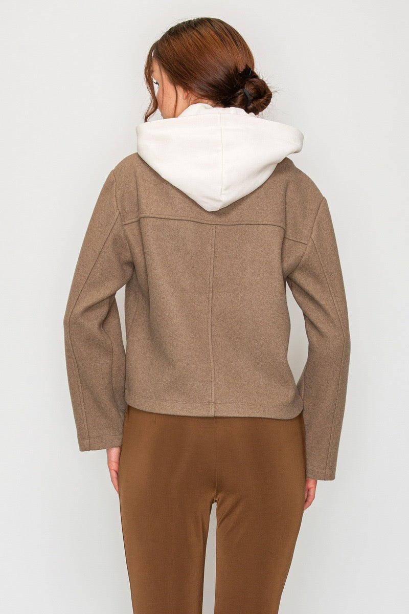 Abrigo Cropped con Sudadera Integrada