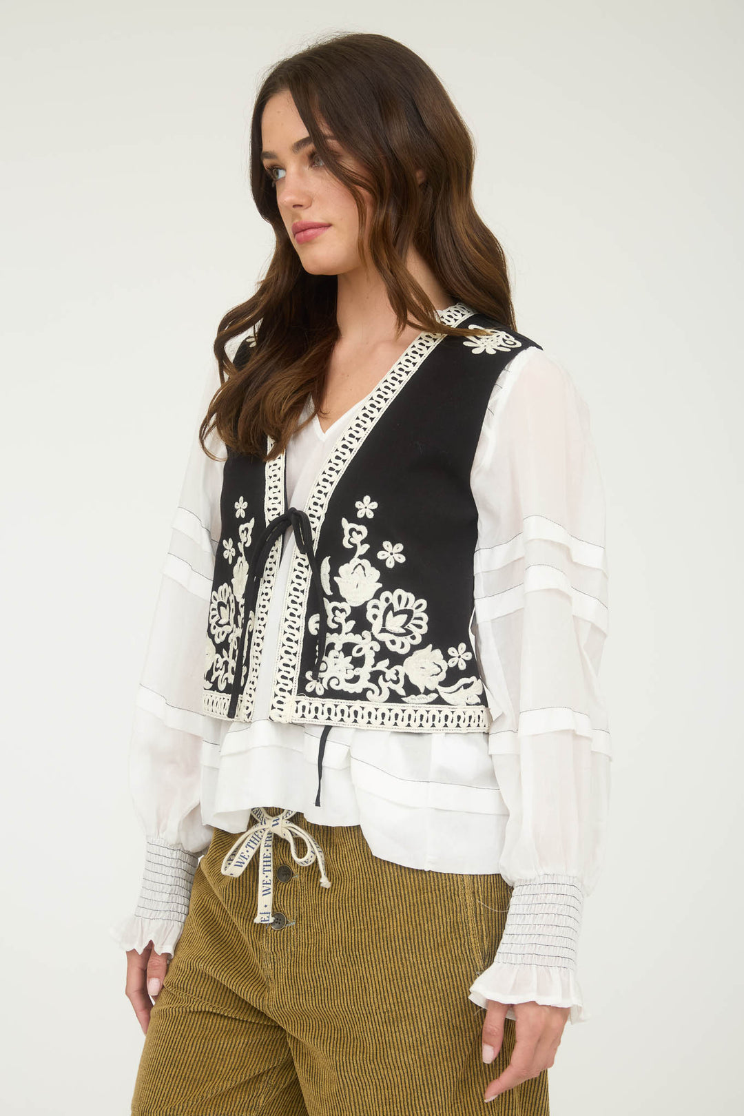 Chaleco Boho Luxe – Bordado Artisanal