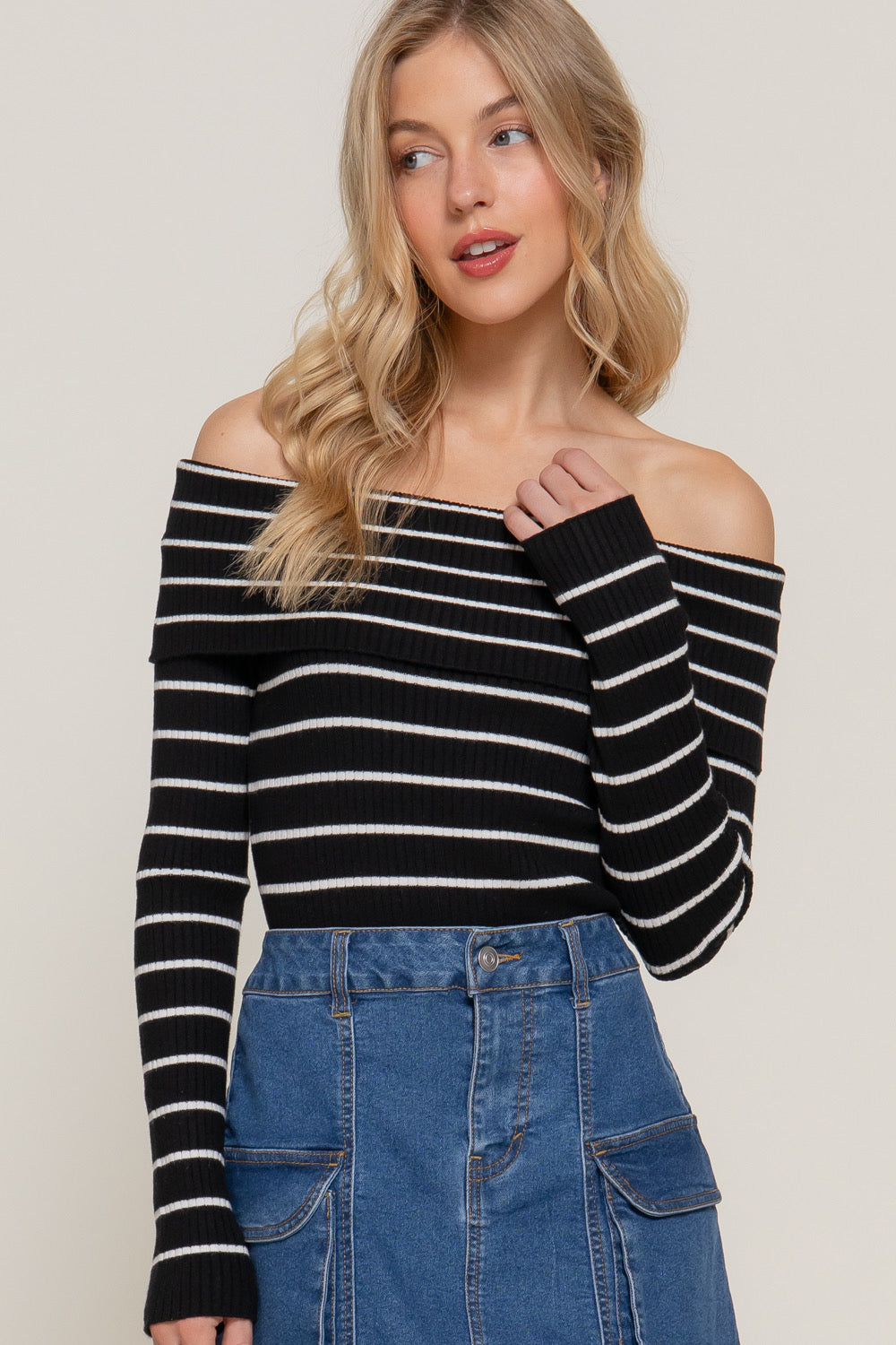 Suéter Off Shoulder Rayas Knit