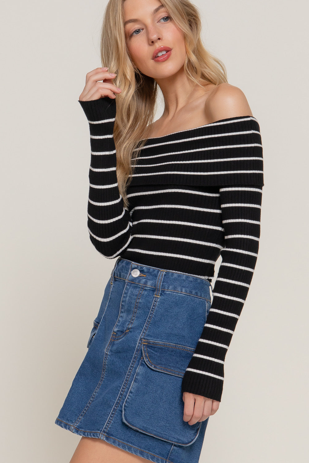 Suéter Off Shoulder Rayas Knit