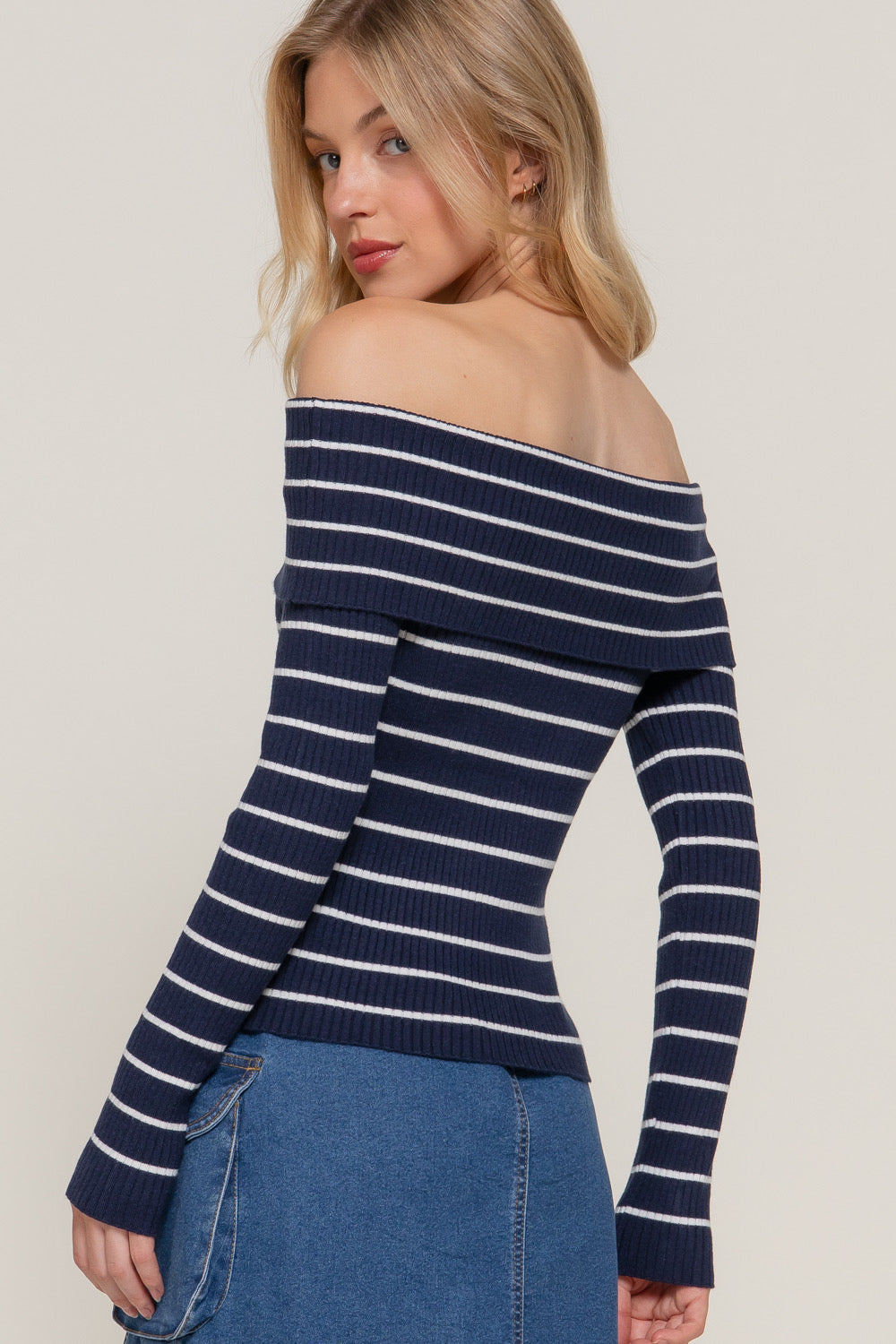 Suéter Off Shoulder Rayas Knit