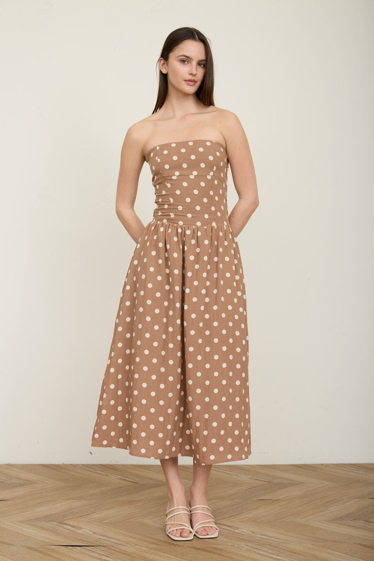 Vestido Polka Dot Strapless Midi