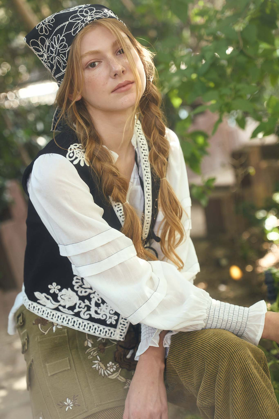 Chaleco Boho Luxe – Bordado Artisanal